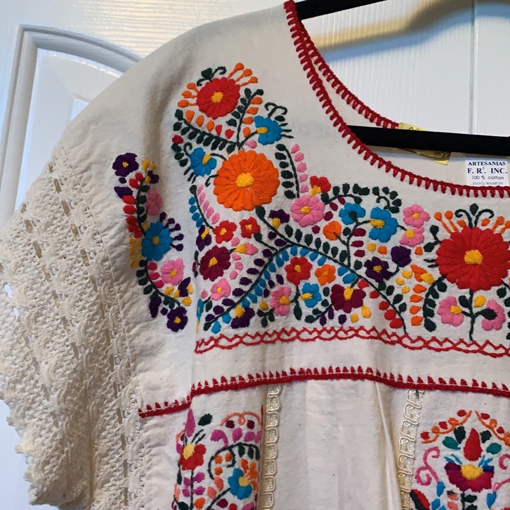 Vintage Mexican flower embroidery vintage top XL